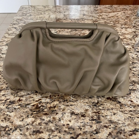 Super soft leather handbag - Picture 2 of 13